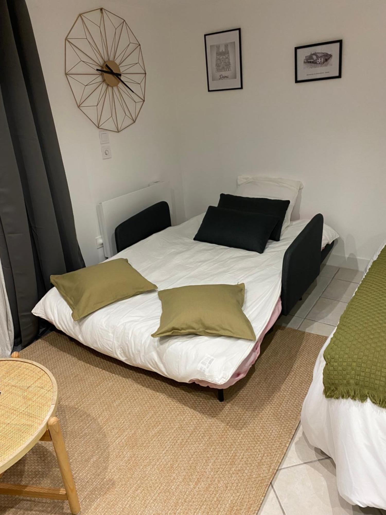 Appart Studio Rdc De Maison Avec Exterieur Proche Reims Tinqueux Bagian luar foto