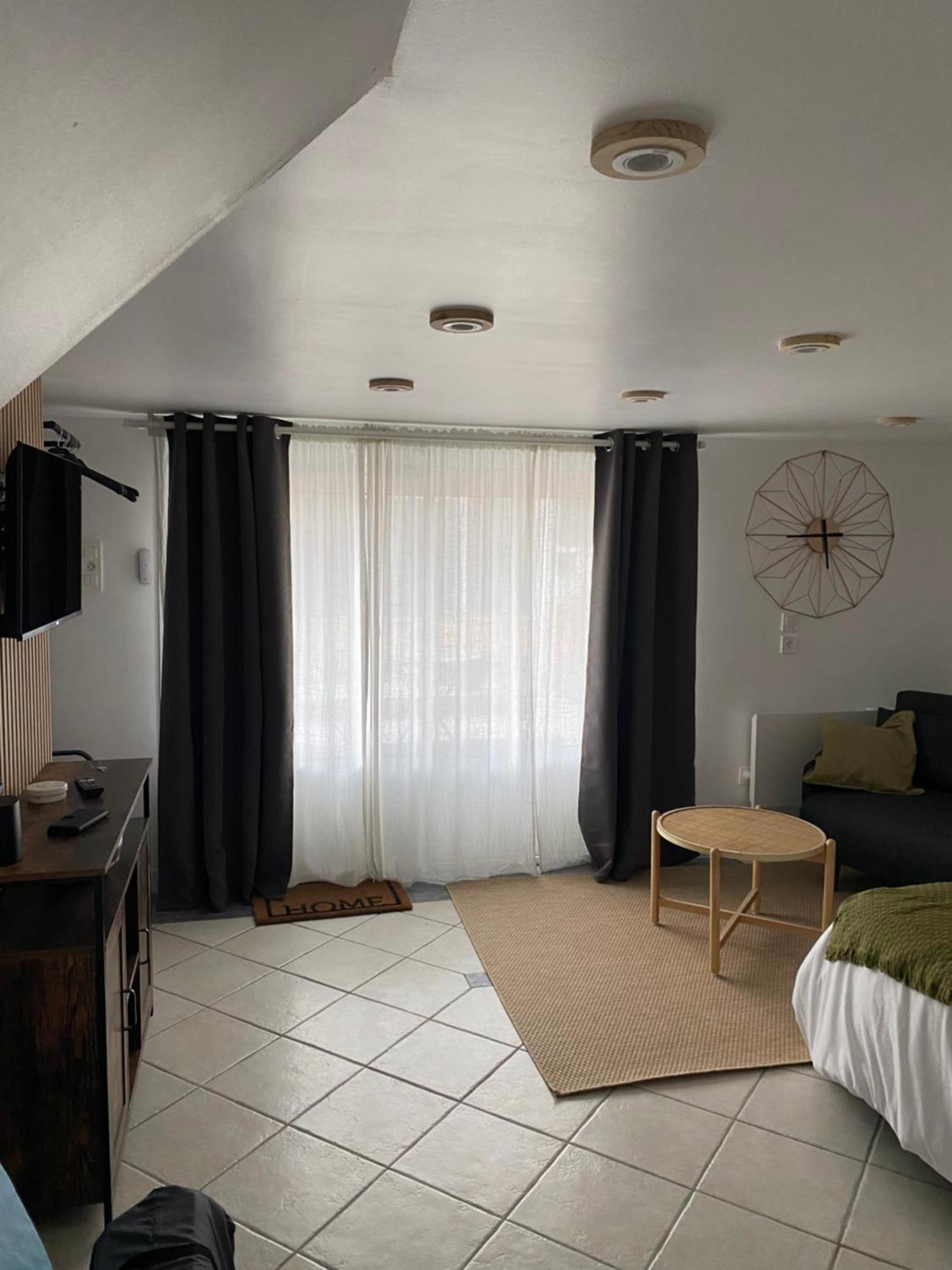 Appart Studio Rdc De Maison Avec Exterieur Proche Reims Tinqueux Ruang foto