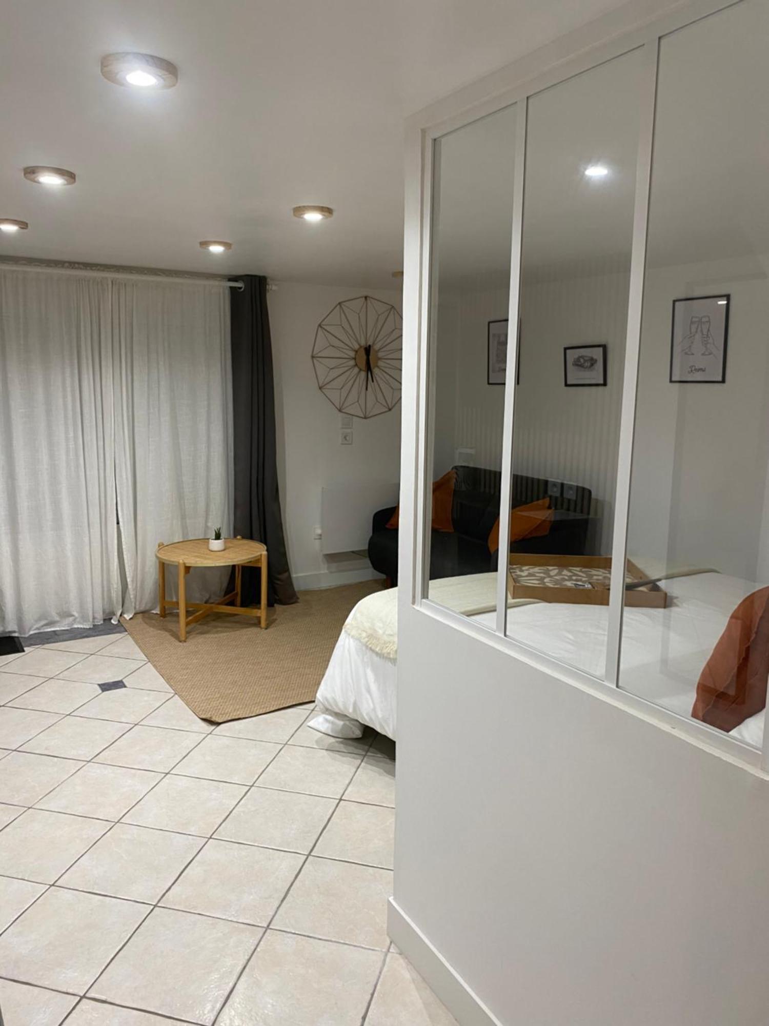 Appart Studio Rdc De Maison Avec Exterieur Proche Reims Tinqueux Bagian luar foto